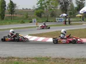 Sandy streaking away at the front of the pack in Khorat, 2nd National Round 2006