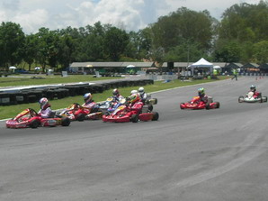 Leading the race in Heat 2